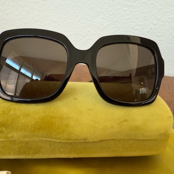 Gucci Women's Black Sunglasses - Picture 9 of 9